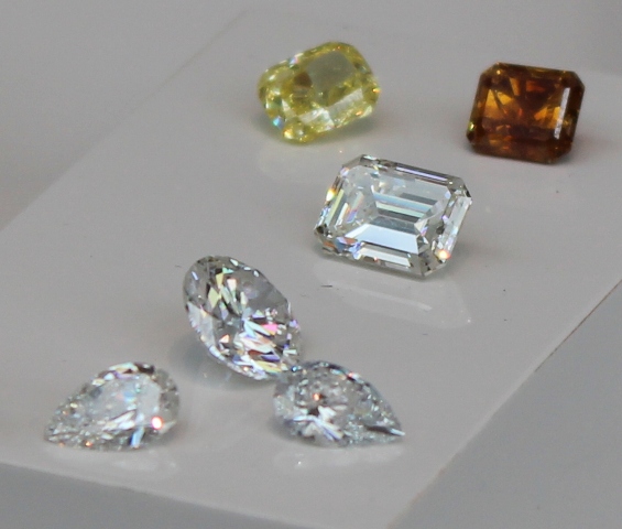 Diamant blanc et diamant brun