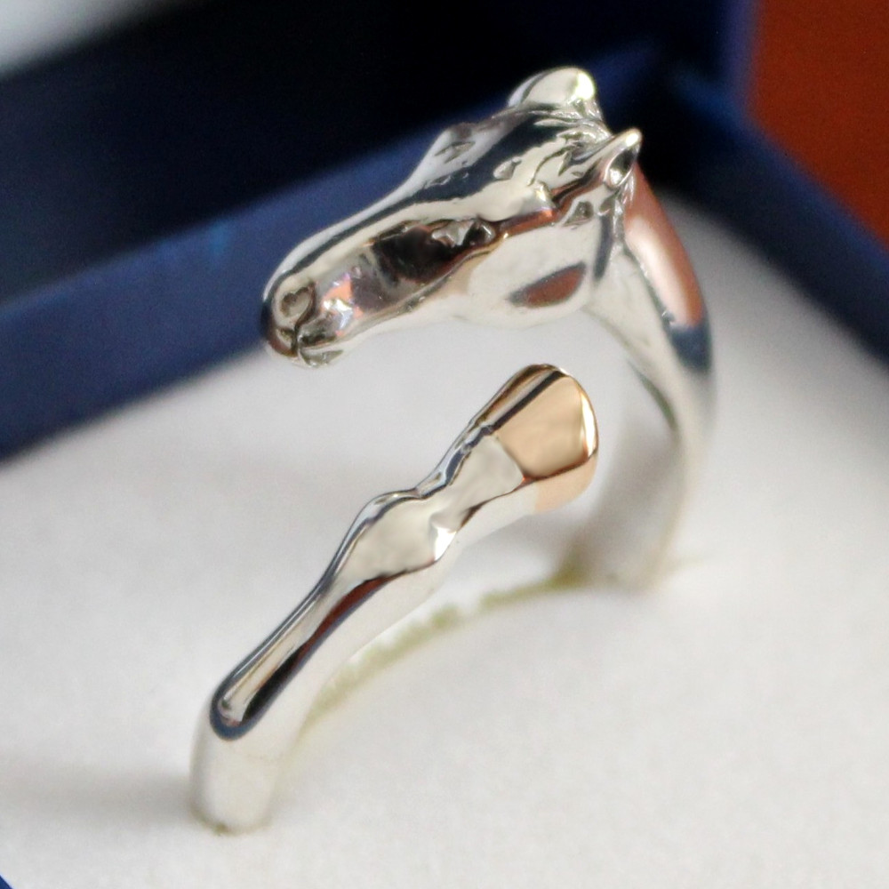 bague sur mesure en forme de cheval